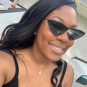 Meet your Posher, Crystal